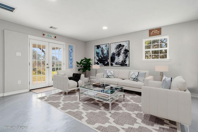 450 N Sunset Boulevard, Holiday Lakes, TX 77515