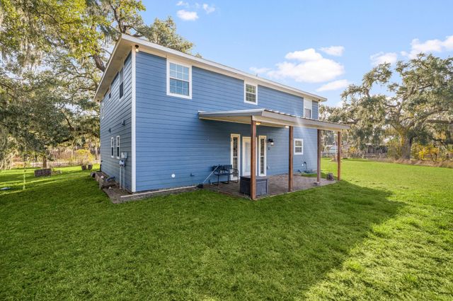 450 N Sunset Boulevard, Holiday Lakes, TX 77515