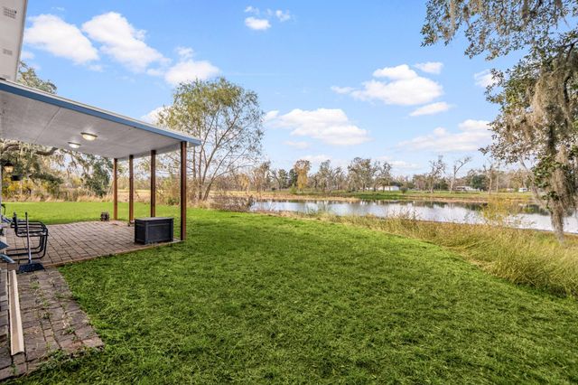 450 N Sunset Boulevard, Holiday Lakes, TX 77515