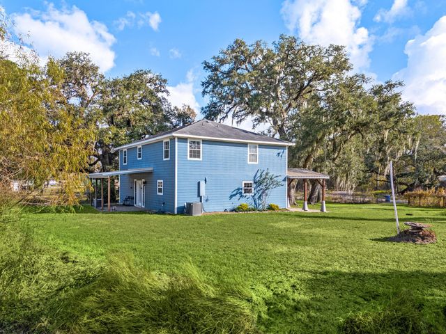 450 N Sunset Boulevard, Holiday Lakes, TX 77515