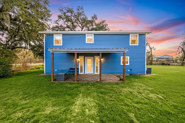 450 N Sunset Boulevard, Holiday Lakes, TX 77515