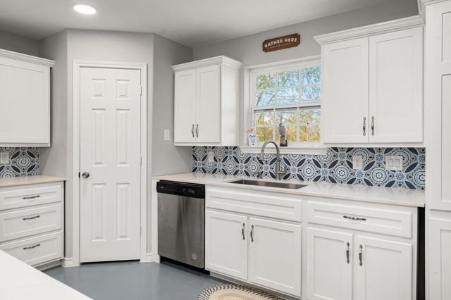 450 N Sunset Boulevard, Holiday Lakes, TX 77515