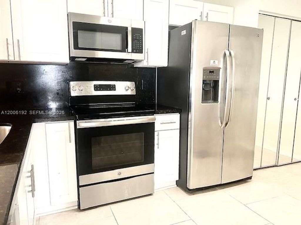 871 NE 207th Ter 4-101, Miami, FL 33179