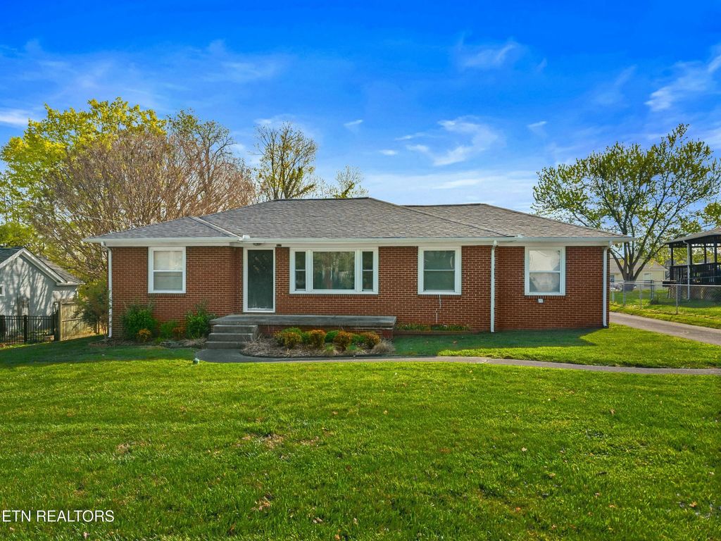 411 Ash St, Morristown, TN 37813