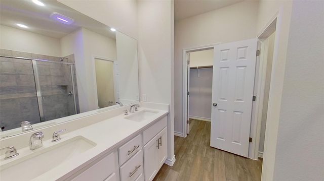 197 Nettletree DR, Buda, TX 78610