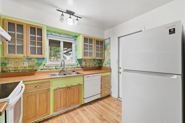 5977 Dewey Blvd, Sacramento, CA 95824