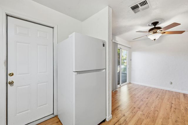 5977 Dewey Blvd, Sacramento, CA 95824