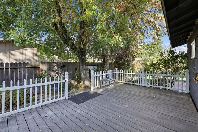 5977 Dewey Blvd, Sacramento, CA 95824