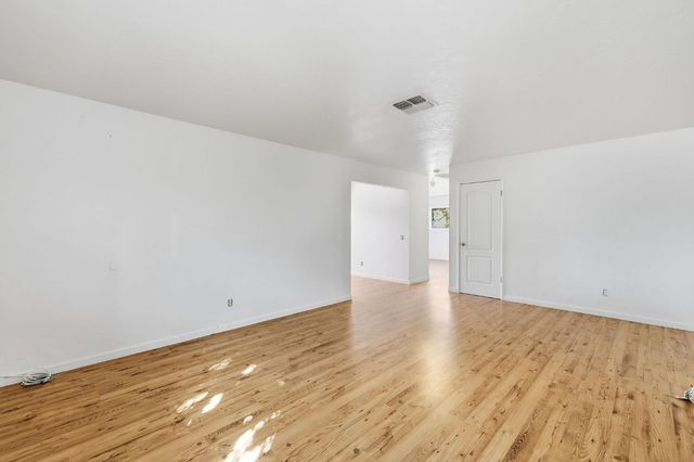 5977 Dewey Blvd, Sacramento, CA 95824