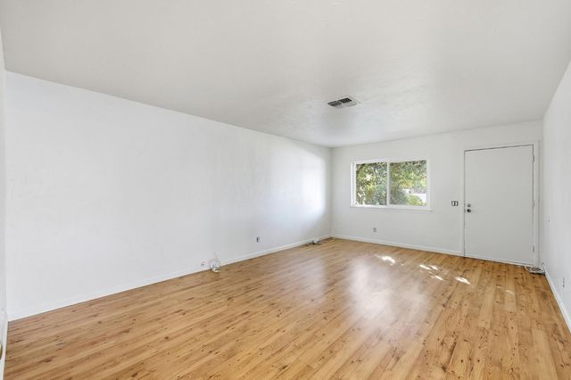5977 Dewey Blvd, Sacramento, CA 95824