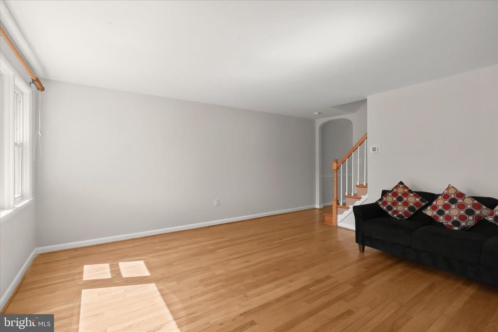 Image 11 of property listing at 1111 LINDEN AVE, Halethorpe, MD 21227