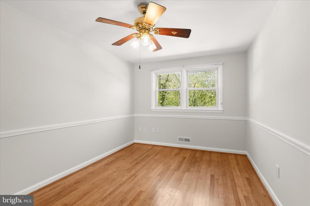 Image 12 of property listing at 1111 LINDEN AVE, Halethorpe, MD 21227