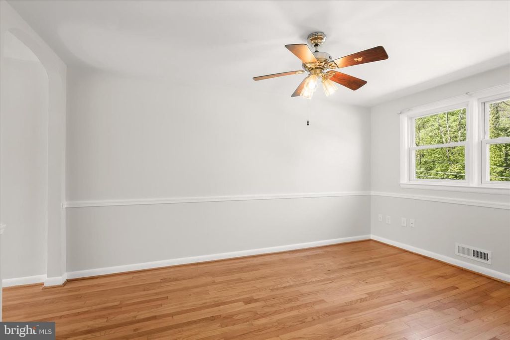 Image 13 of property listing at 1111 LINDEN AVE, Halethorpe, MD 21227