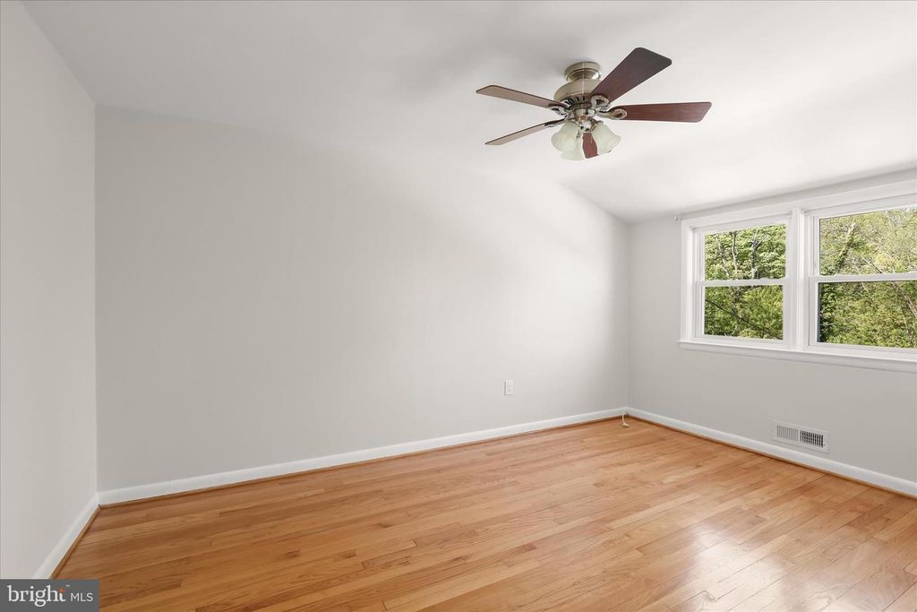 Image 17 of property listing at 1111 LINDEN AVE, Halethorpe, MD 21227