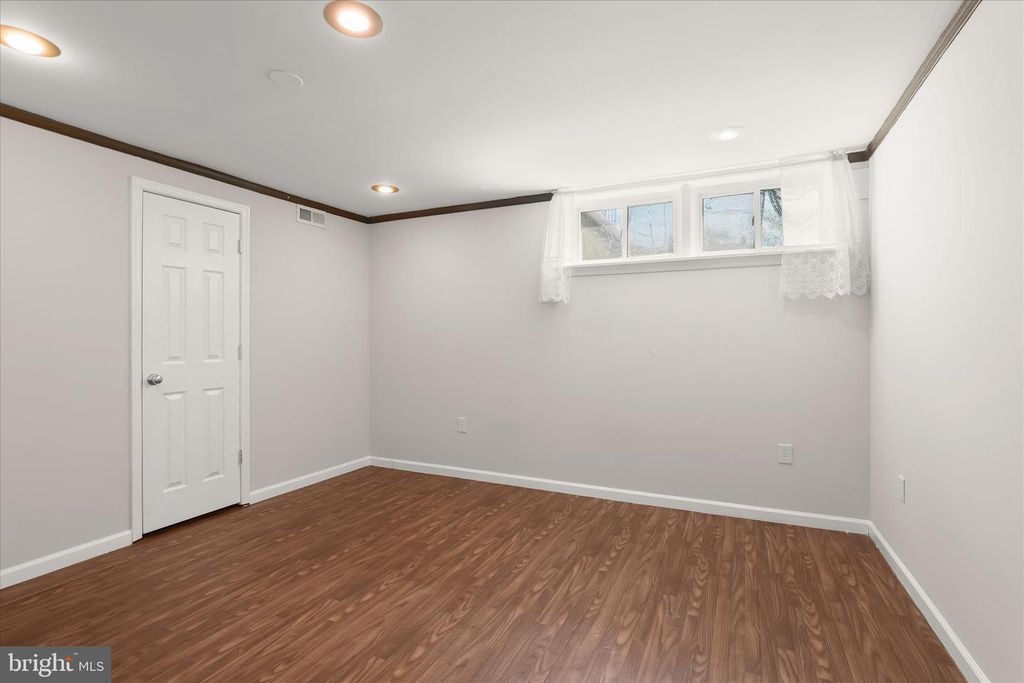 Image 27 of property listing at 1111 LINDEN AVE, Halethorpe, MD 21227