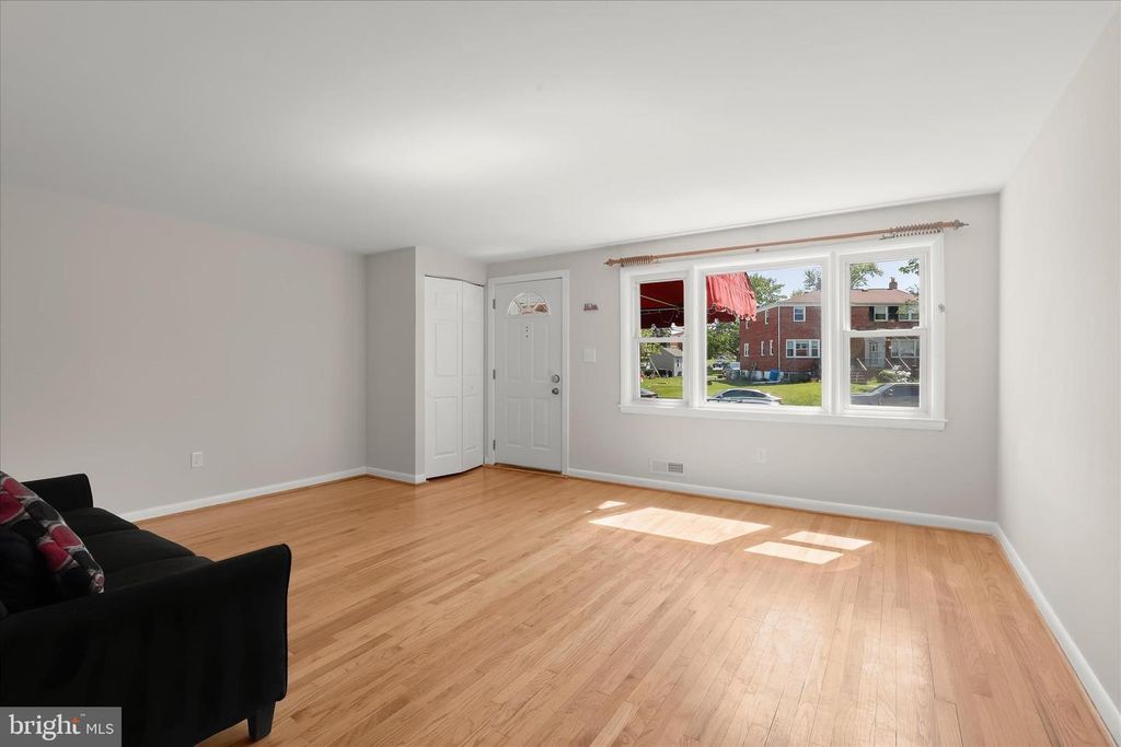 Image 9 of property listing at 1111 LINDEN AVE, Halethorpe, MD 21227