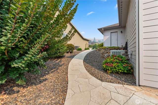 1992 Stoneridge Drive, East Wenatchee, WA 98802