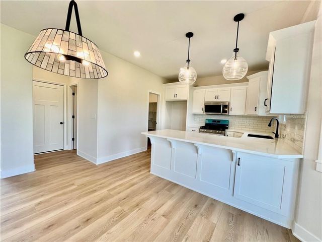 1984 Longview Drive, Liberty, MO 64068