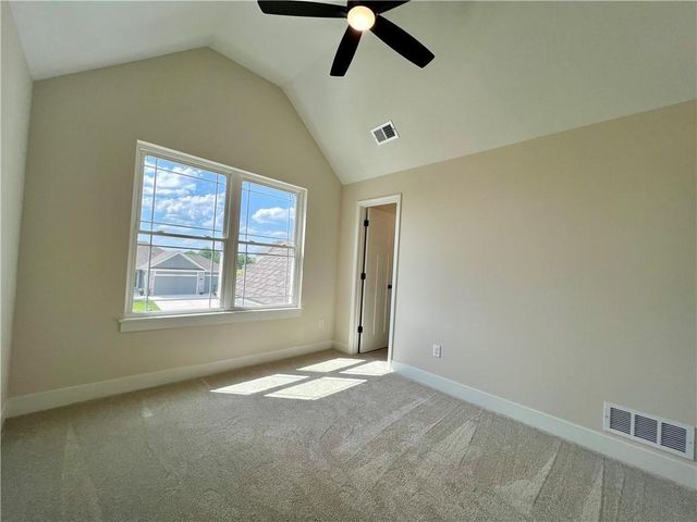 1984 Longview Drive, Liberty, MO 64068