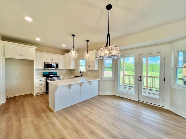 1984 Longview Drive, Liberty, MO 64068