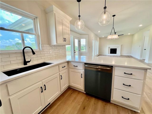 1984 Longview Drive, Liberty, MO 64068