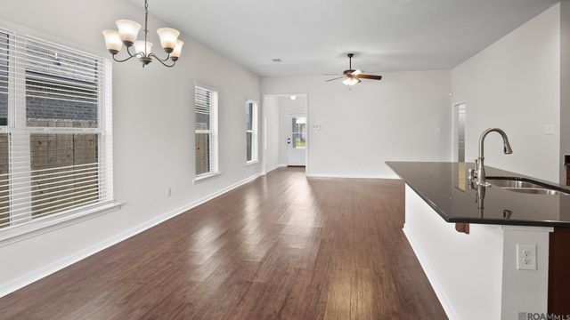 1045 Gentle Wind Dr, Baton Rouge, LA 70820