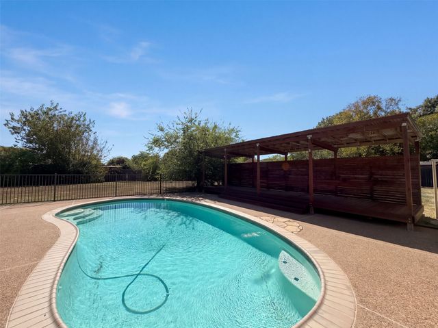 133 Jason Drive, Red Oak, TX 75154