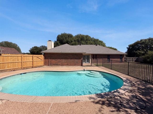 133 Jason Drive, Red Oak, TX 75154