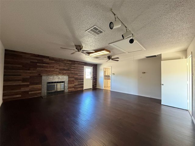 133 Jason Drive, Red Oak, TX 75154