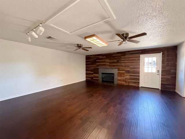 133 Jason Drive, Red Oak, TX 75154