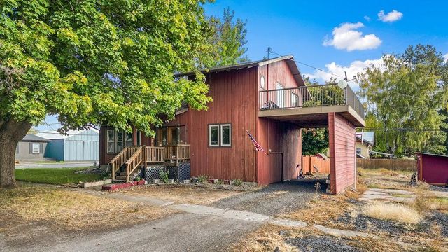 102 S Lake St, Tekoa, WA 99033