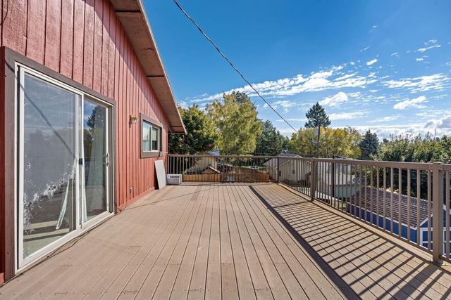 102 S Lake St, Tekoa, WA 99033