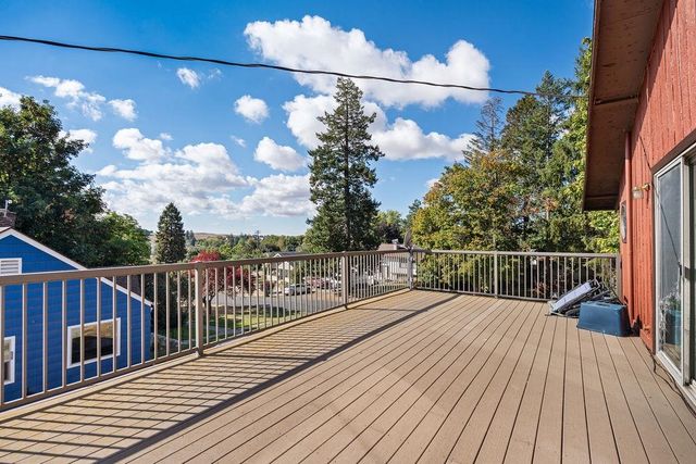 102 S Lake St, Tekoa, WA 99033