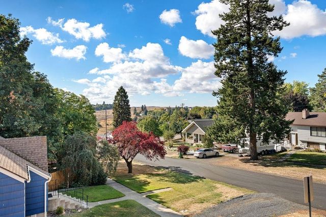 102 S Lake St, Tekoa, WA 99033