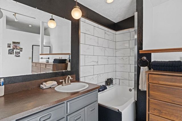 102 S Lake St, Tekoa, WA 99033