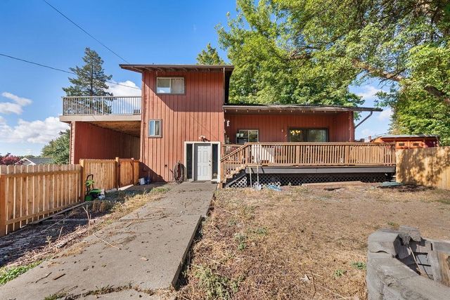 102 S Lake St, Tekoa, WA 99033