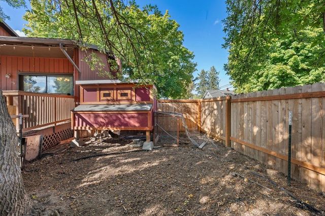 102 S Lake St, Tekoa, WA 99033