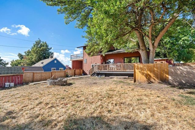 102 S Lake St, Tekoa, WA 99033