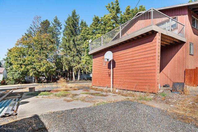 102 S Lake St, Tekoa, WA 99033