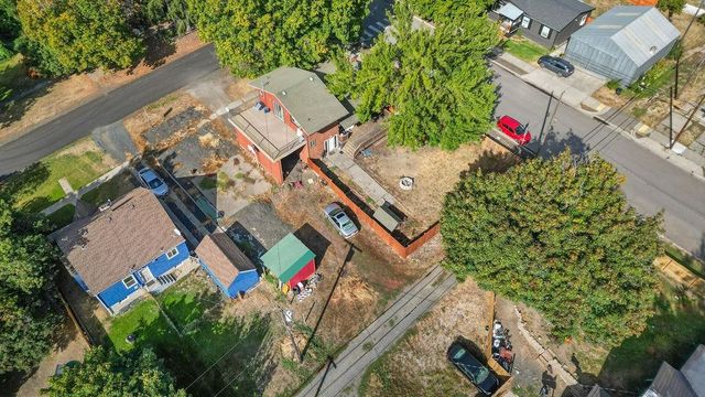 102 S Lake St, Tekoa, WA 99033