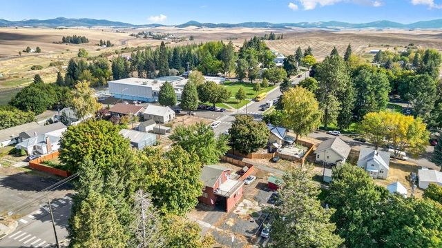 102 S Lake St, Tekoa, WA 99033