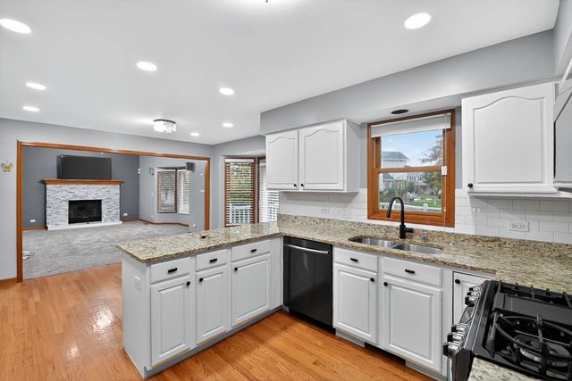 1163 Shoreline Drive, Aurora, IL 60504