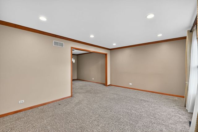 1163 Shoreline Drive, Aurora, IL 60504