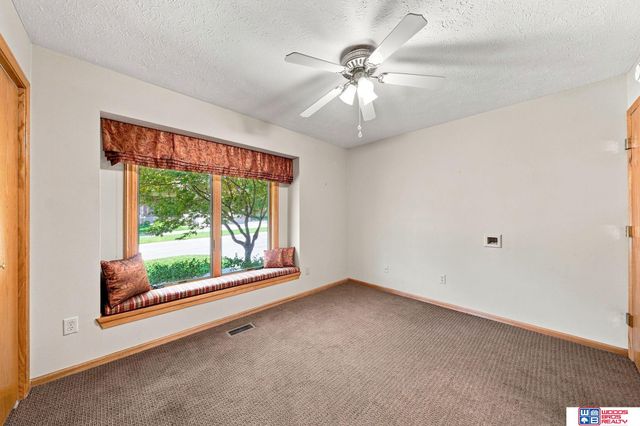 6941 Forest Lake Boulevard, Lincoln, NE 68516