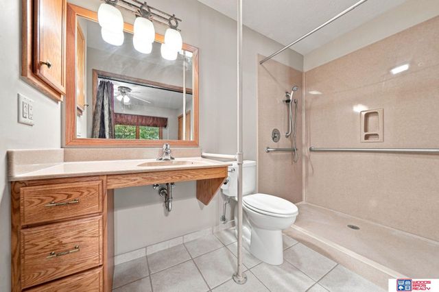 6941 Forest Lake Boulevard, Lincoln, NE 68516