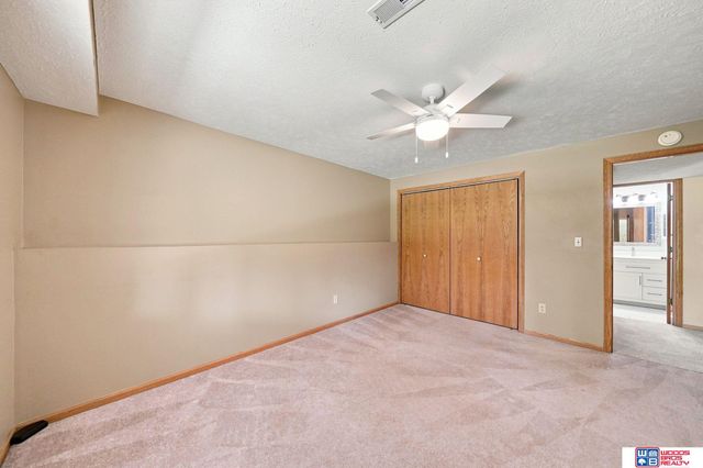 6941 Forest Lake Boulevard, Lincoln, NE 68516