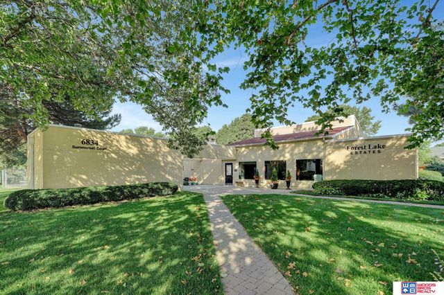 6941 Forest Lake Boulevard, Lincoln, NE 68516