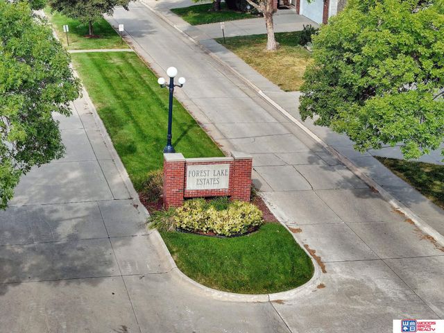 6941 Forest Lake Boulevard, Lincoln, NE 68516
