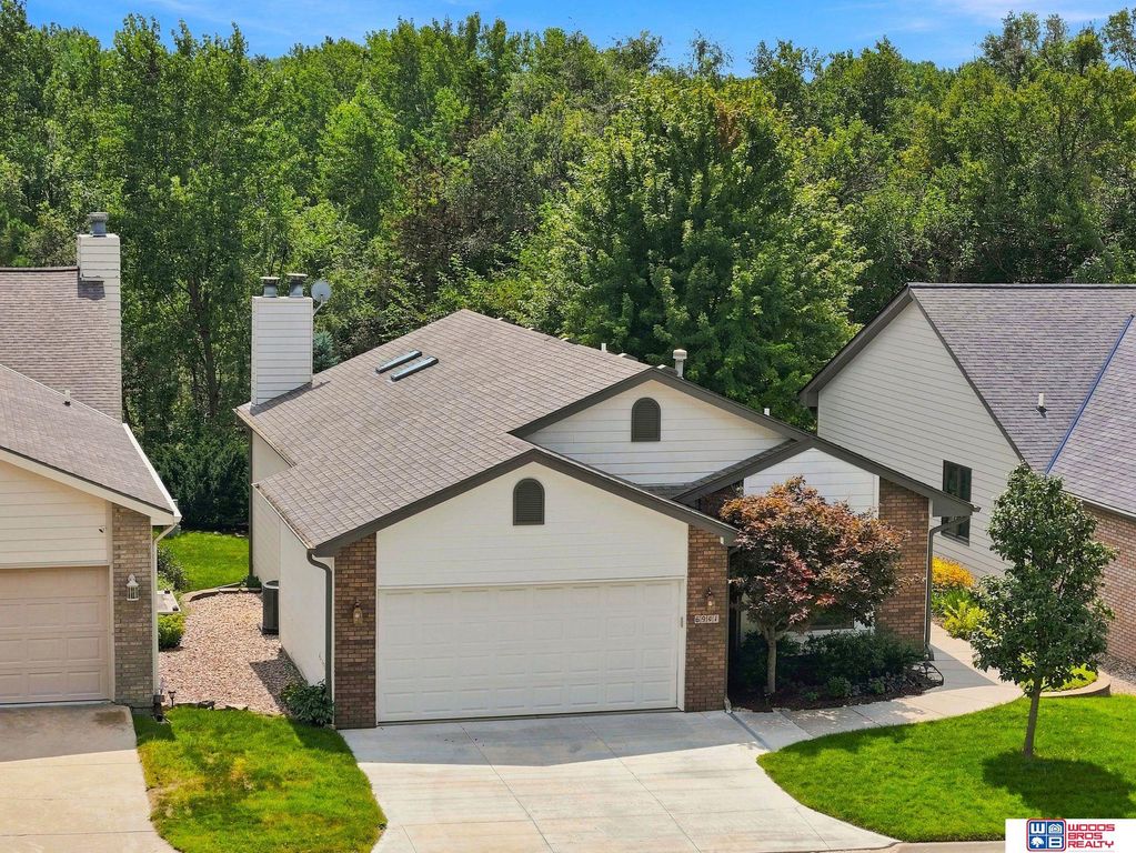6941 Forest Lake Boulevard, Lincoln, NE 68516