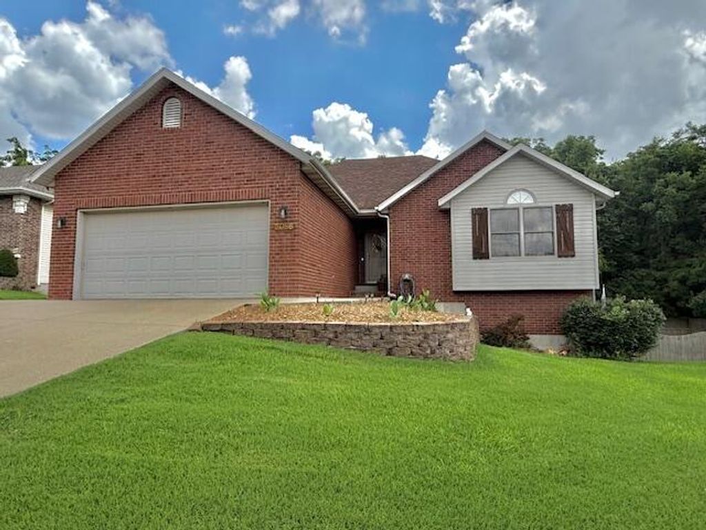 3086 South Suburban Avenue, Springfield, MO 65807